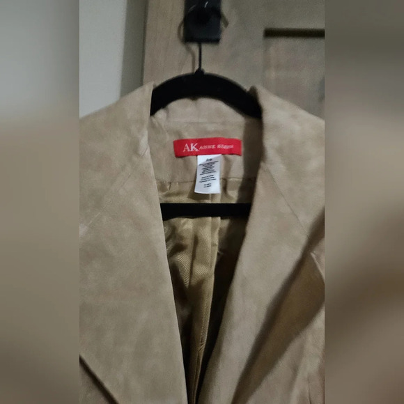 Anne Klein vintage suede 100% leather light tan blazer. Size PS - Picture 8 of 9